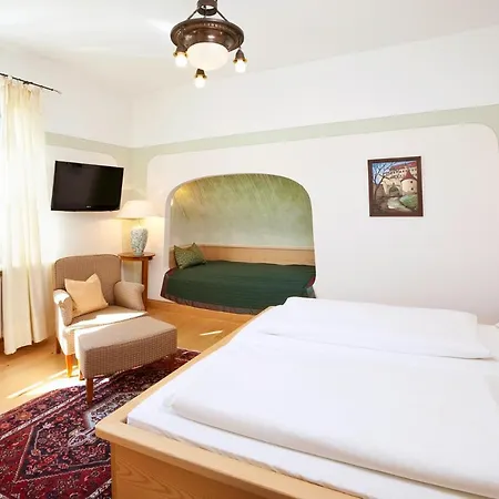 Готель Hirsch 4*
