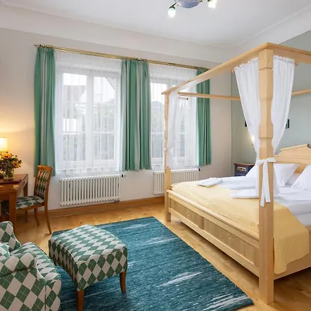 Готель Hirsch 4*