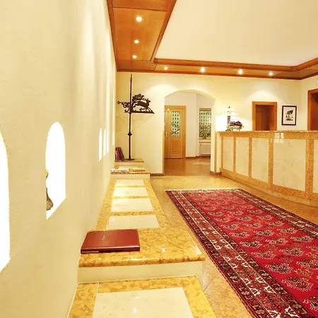 Hotel Hirsch 4*