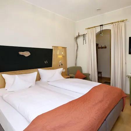 Hirsch Hotel 4*
