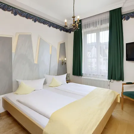 Hirsch Hotel 4*