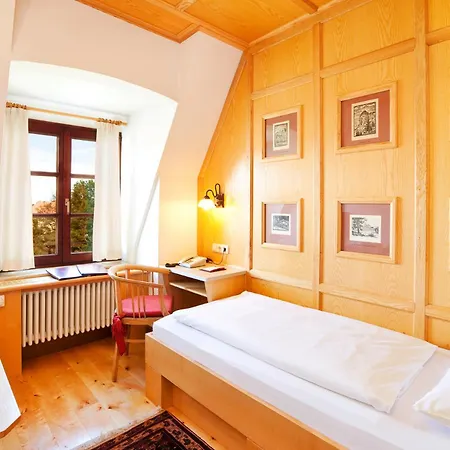 Hirsch Hotel 4*